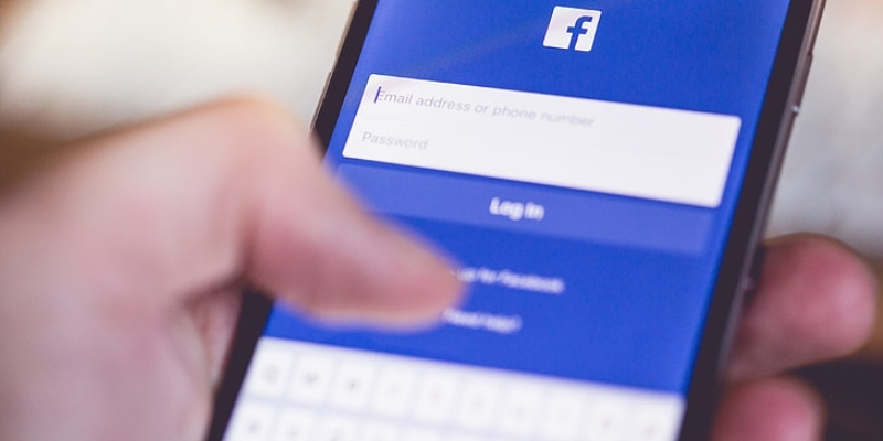 Facebook przestaje współpracować z władzami Hongkongu Facebook przestaje współpracować z władzami Hongkongu