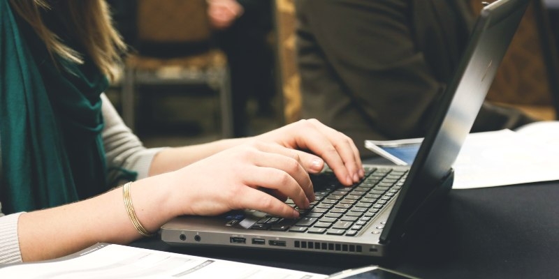 Pisanie głosowe Microsoft Word pojawia się na iOS Pisanie głosowe Microsoft Word pojawia się na iOS