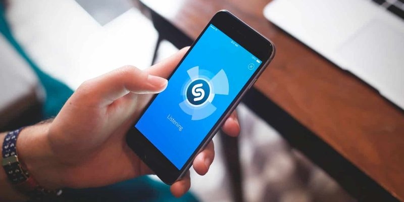 Shazam to aplikacja, która rozpoznaje, czego słuchasz Shazam to aplikacja, która rozpoznaje, czego słuchasz